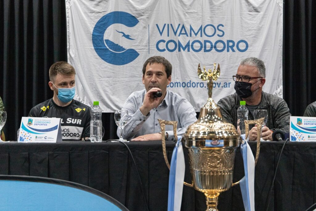 Luque estuvo presente en la presentación del TC