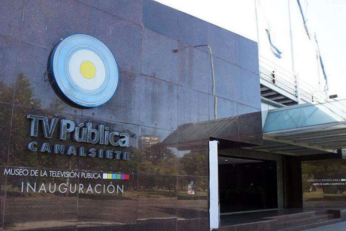 Despidieron a tres empleados de Canal 7 por el escándalo de los bolsos