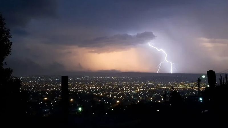 Fuertes tormentas eléctricas en comodoro
