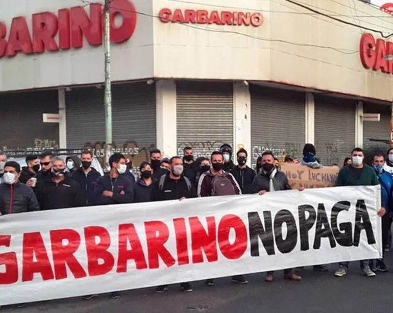 Garbarino le debe entre 2 y 3 millones de pesos a sus trabajadores