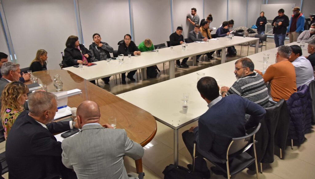 Chubut pagará un bono extraordinario a agentes y jubilados de la Administración Pública