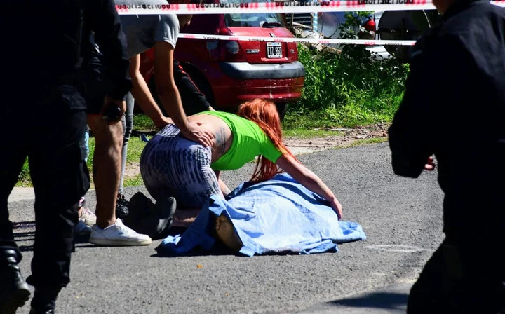 Crimen en Rosario lo asesinaron frente a su hija