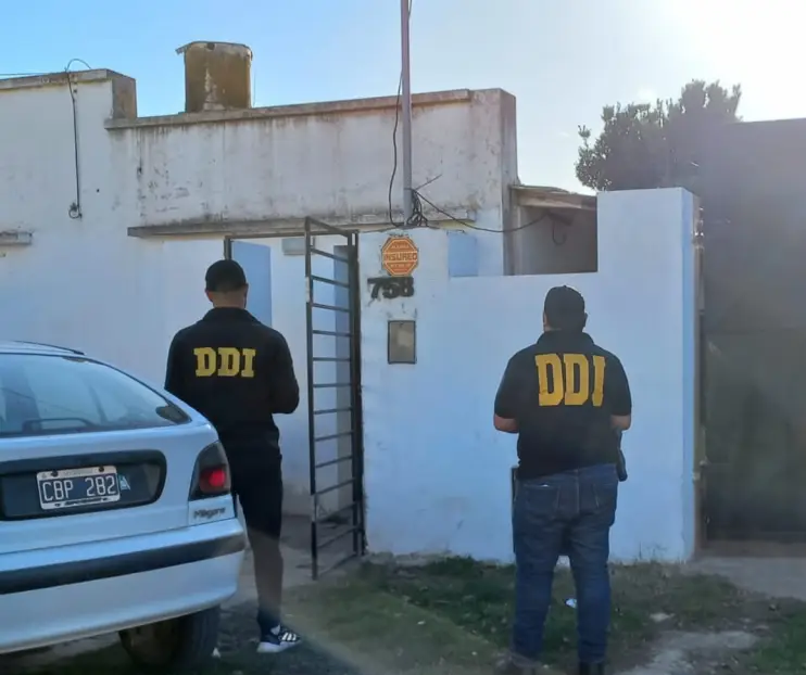 Detuvieron a un profesor por abusar sexualmente de dos alumnas