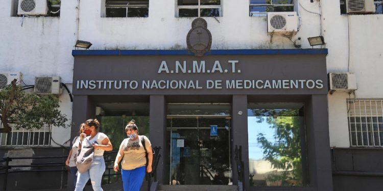 la-anmat-aprobo-una-prueba-rapida-para-la-deteccion-del-virus-de-la-hepatitis-c-750x375