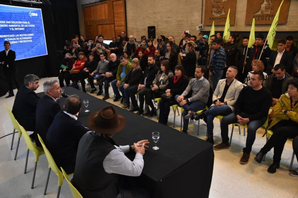 Arcioni firmó el inicio de obra para la construcción del Sistema Cloacal primario y Emisario Submarino (1)