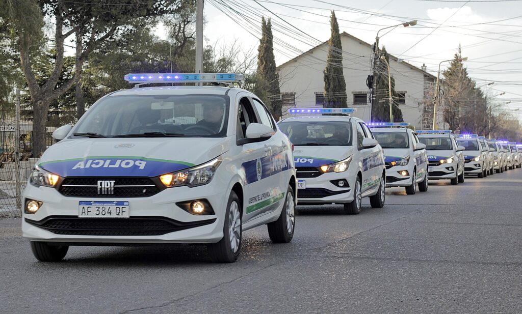 Móviles policiales a la provincia del Chubut