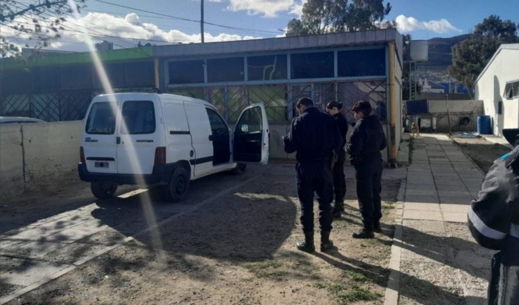 Encontró al ladron y le trabó las puertas en el Quirno Costa