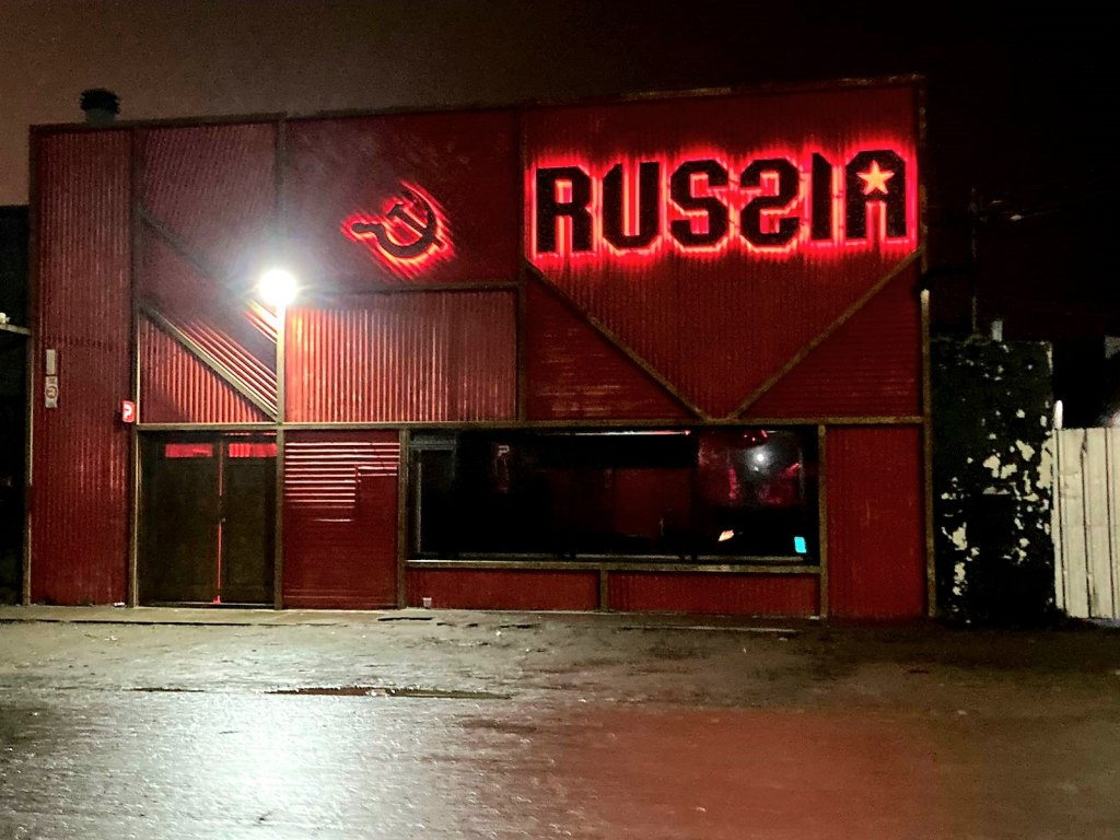 Joven se quiso colar al boliche y se cayó en Rio Gallegos