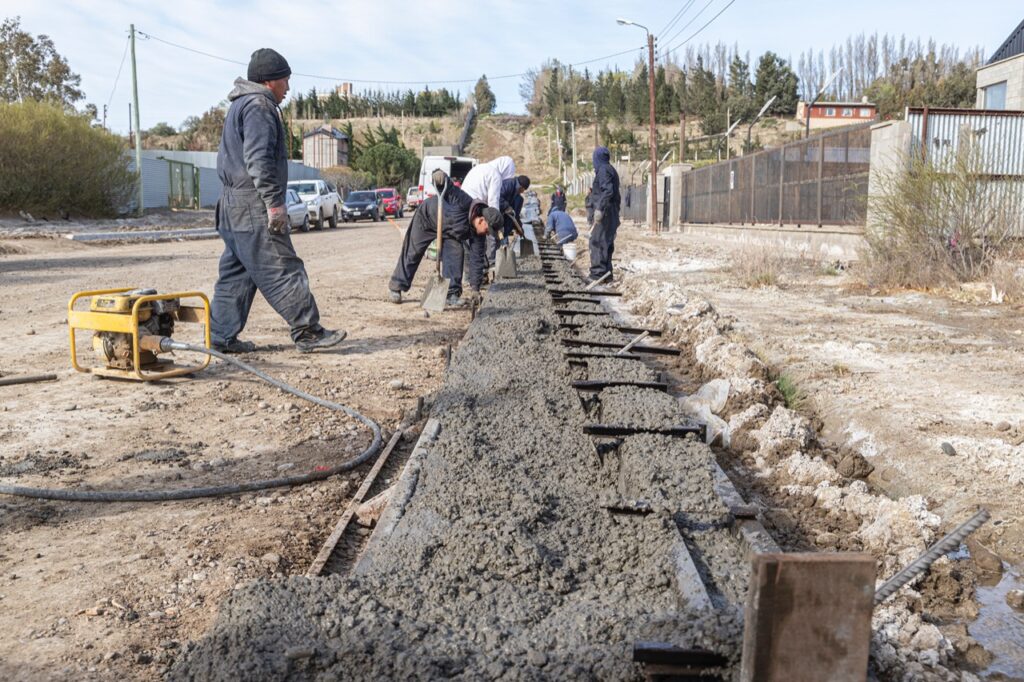 TAREAS DE PAVIMENTACIÓN EN CORDÓN FORESTAL