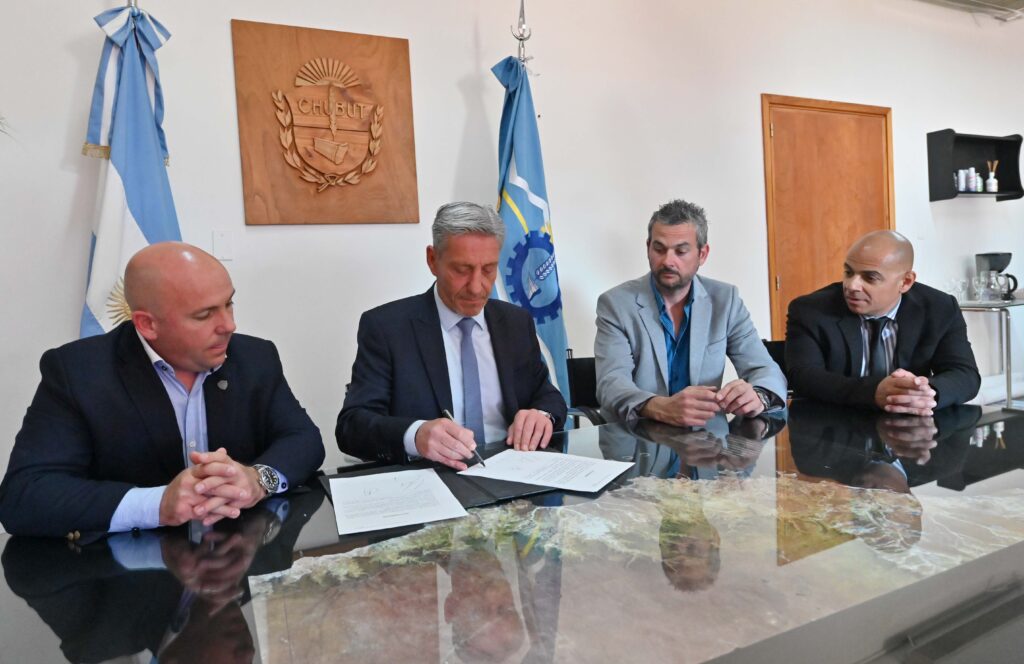 Arcioni convenio con IPA por reservorios de agua en Puerto Madryn