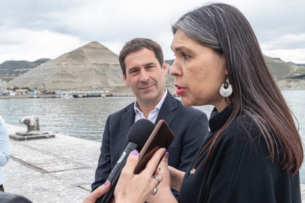 Luque recorrió el puerto junto a la embajadora de Chile