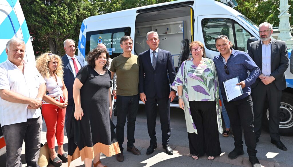 Arcioni y Vizzotti entrega de ambulancias